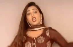 Mere re karam me bavaliya likha tha Tik Tok WhatsApp status video