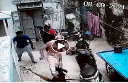 જામનગરમાં ઢોર ઘરમાં ઘૂસ્યું, ચાર માસનું બાળક માંડ માંડ બચ્યું