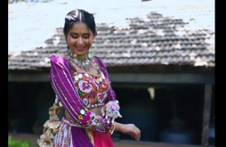 ગોરી રાધાને કાળો કાન ગરબે ઘૂમે ભૂલી ભાન | Kinjal Dave Status Video